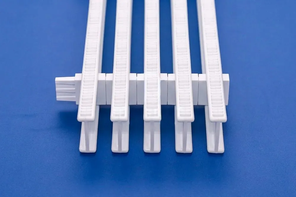 Решетка для переливных каналов (35x295, 2 замка), производство ГК «ПТК Спорт», Россия